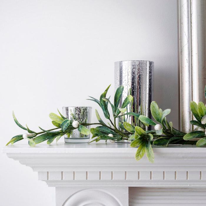 1.5m Pre-Lit Christmas Mistletoe Garland Mistletoe