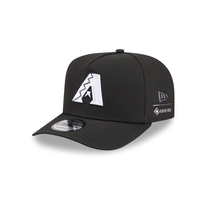 https://cdn.shopify.com/s/files/1/0601/2554/4675/files/60763697_9FIFTYAF_GORETEX950AFPC291_ARIDIA_BLK_3QL.jpg?v=1765291715
