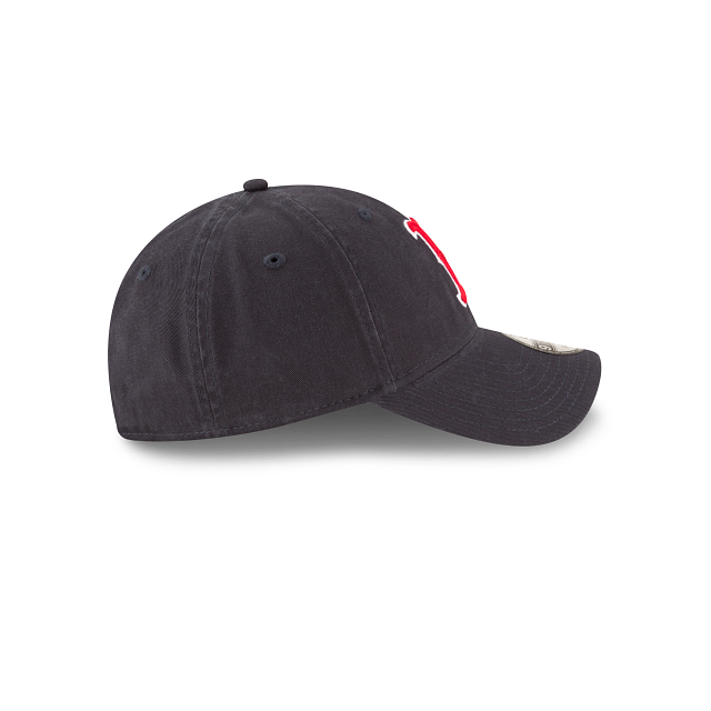 https://cdn.shopify.com/s/files/1/0601/2554/4675/products/60235200_11591468_9TWENTY_CORECLASSICREP_BOSREDGM_OTC_RSIDE.png?v=1674078837