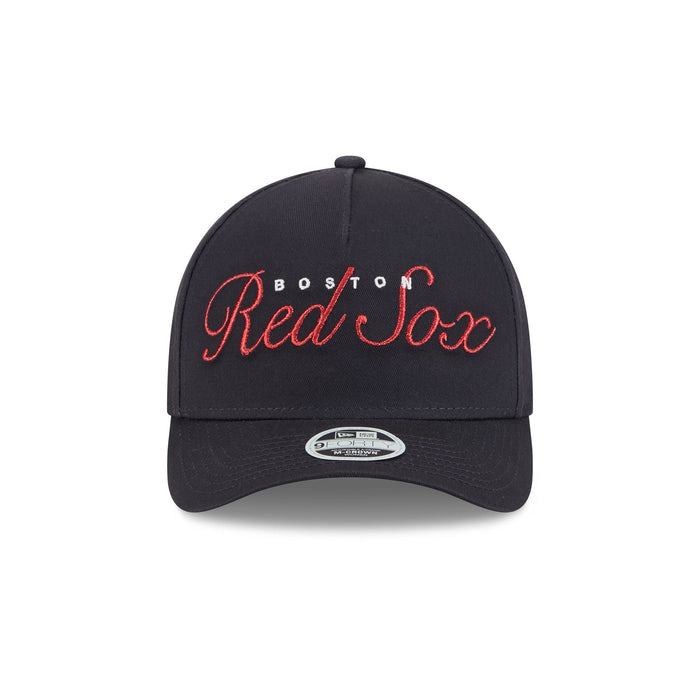 https://cdn.shopify.com/s/files/1/0601/2554/4675/files/60710711_9FORTYMCAF_940MCAFMTLLC25313_BOSRED_OTC_F.jpg?v=1758118634