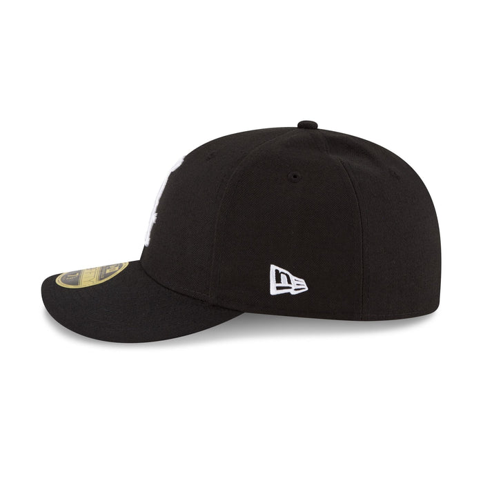 https://cdn.shopify.com/s/files/1/0601/2554/4675/files/60757602_LP59FIFTY_MLB25LP5950CHIWHI125ANNGM_CHIWHI_BLK_LSIDE.jpg?v=1744202328