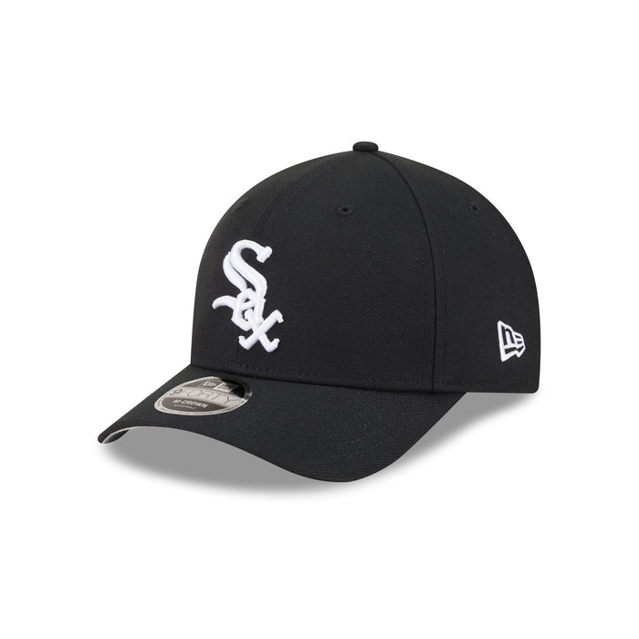 https://cdn.shopify.com/s/files/1/0601/2554/4675/files/60646917_9FORTYMC_MLBTEAM940MC_CHIWHI_WHI_3QL.jpg?v=1743441853