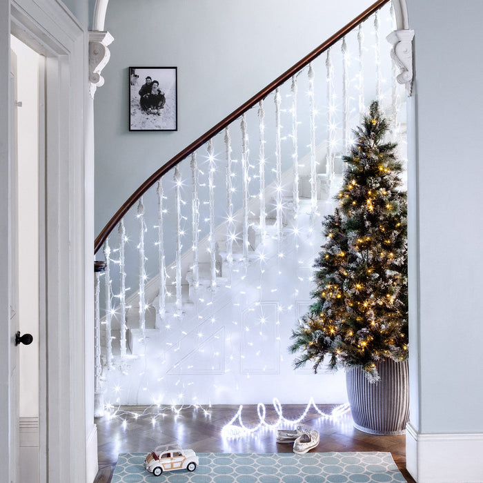 ML288WC_Cool-White-Curtain-Light-Staircase-With-Christmas-Tree_P4.jpg