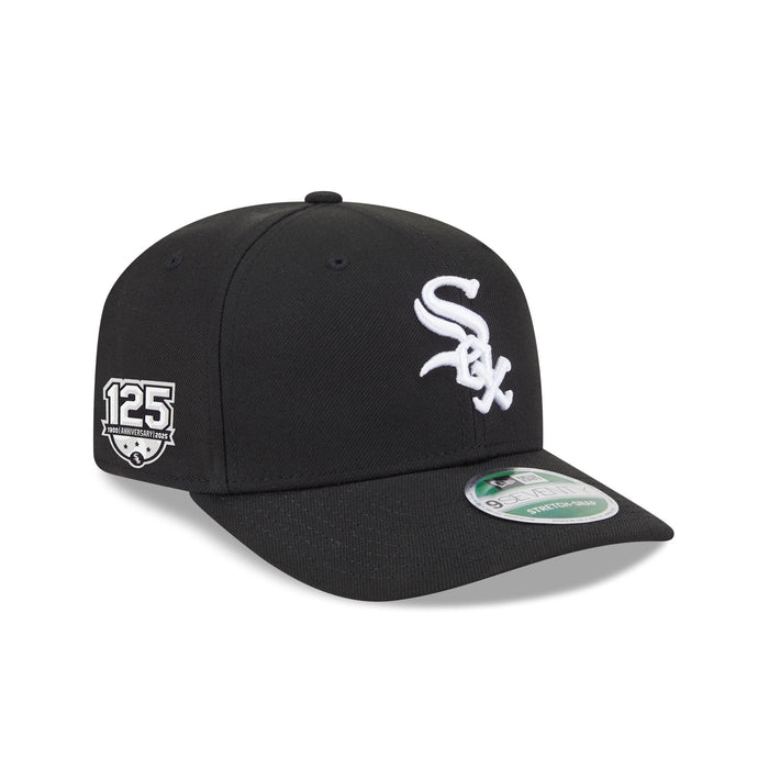 https://cdn.shopify.com/s/files/1/0601/2554/4675/files/60757605_9SEVENTY_MLB25PLREP970SSCHIWHI125ANNGM_CHIWHI_BLK_3QR.jpg?v=1744202329