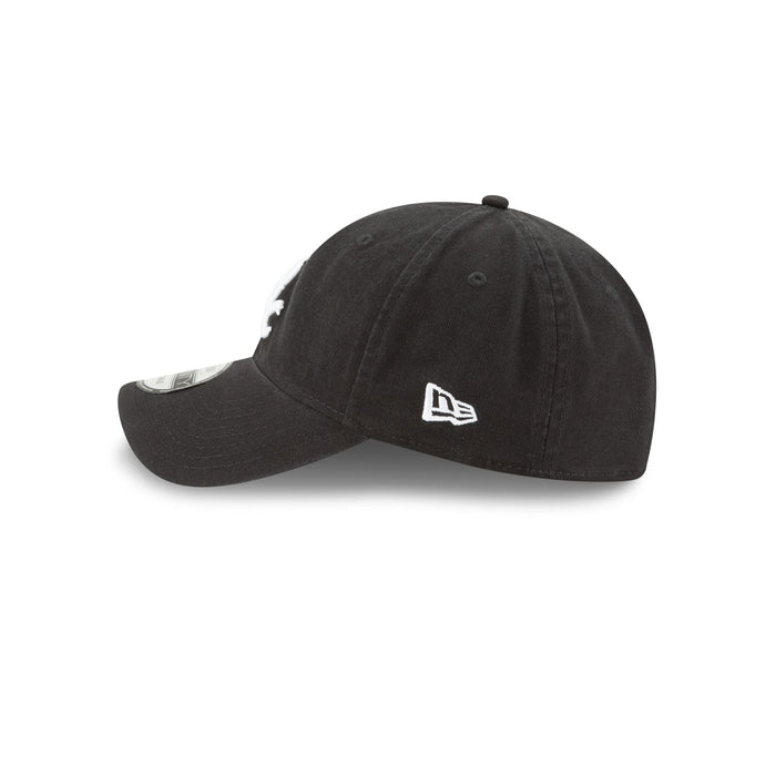 https://cdn.shopify.com/s/files/1/0601/2554/4675/files/60757610_K9FORTYMC_MLB25920REPCHIWHI125ANNALT25_CHIWHI_BLK_LSIDE.jpg?v=1744202328