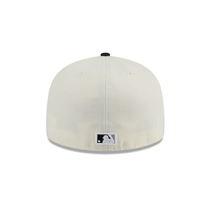 https://cdn.shopify.com/s/files/1/0601/2554/4675/files/60439175_59FIFTY_5950EGCHWOTCOTC_CHIWHI_CHW_R.jpg?v=1713795130