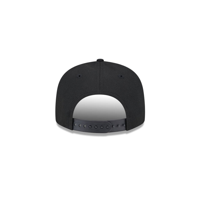 https://cdn.shopify.com/s/files/1/0601/2554/4675/files/60439632_9FIFTY_JR950EGSCRIPT_CHIWHI_OTC_R.jpg?v=1724763183