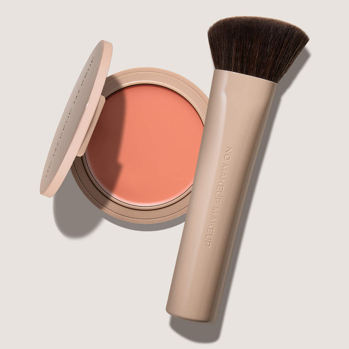 No Makeup Makeup – blush compact in peach shade with brush, natural minimal makeup