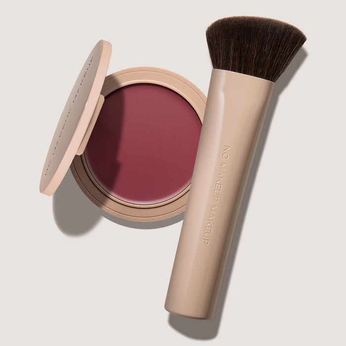 No Makeup Makeup – blush compact in plum shade with brush, natural minimal makeup