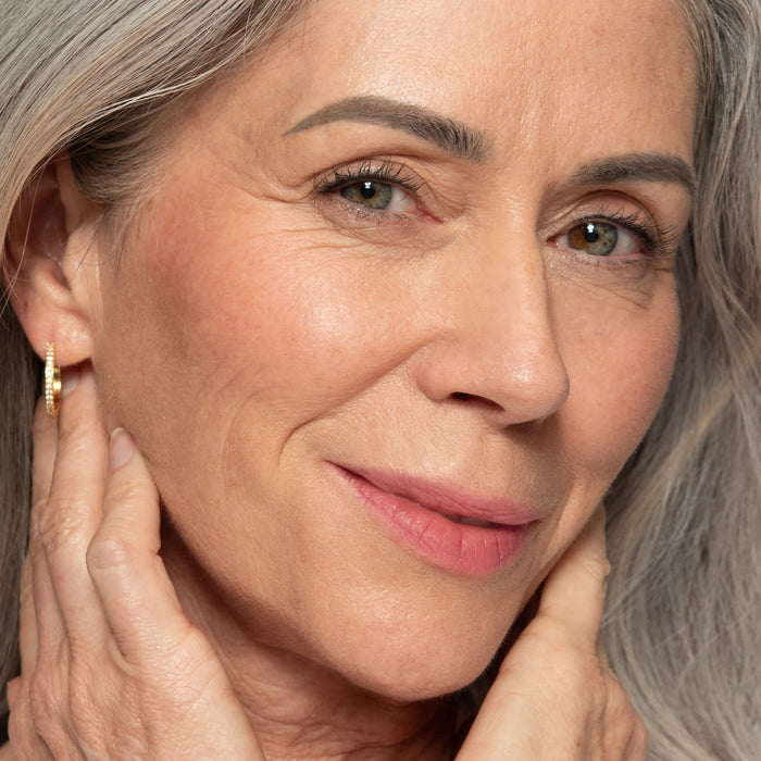 No Makeup Makeup – Close-up of a woman with light skin wearing plum blush shade on cheeks and lips, natural minimal makeup