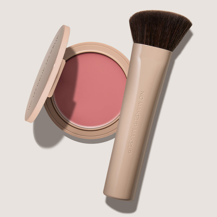 No Makeup Makeup – blush compact in rose shade with brush, natural minimal makeup