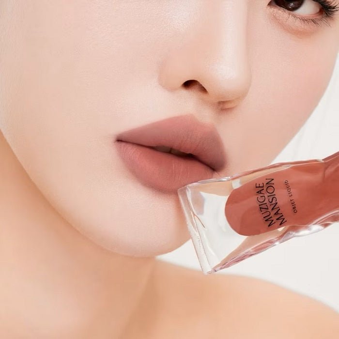 OBJET LIQUID 028 MANIA - Lip Tint Cu Textura Usoara Cu Finish Mat Si Blurat - skinseen.ro